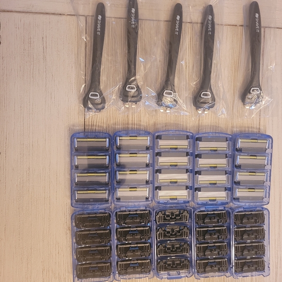 Mens Disposable Razors New x5 plus 40 blades - Picture 1 of 4